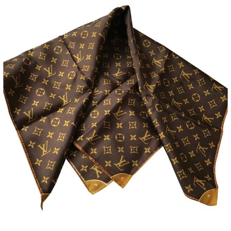 louis vuitton scarf cost.